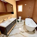 3 Curte Parcare Privata Centru Διαμέρισμα *