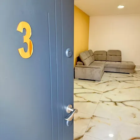 3 Curte Parcare Privata Centru Διαμέρισμα *