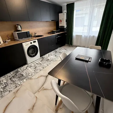 3 Curte Parcare Privata Centru