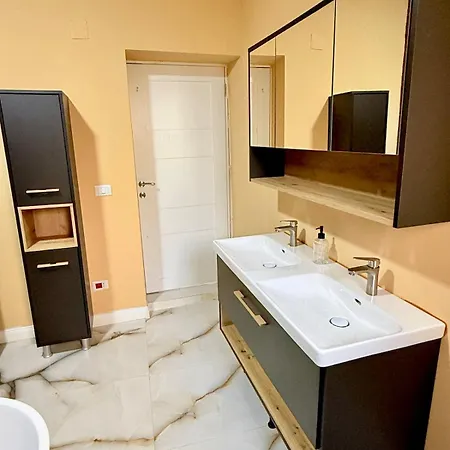 3 Curte Parcare Privata Centru Craiova