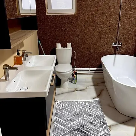 Apartment 3 Curte Parcare Privata Centru