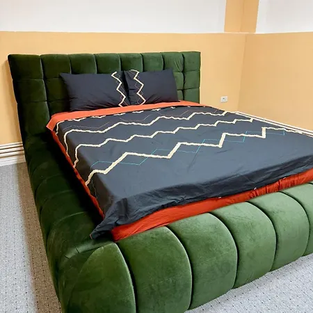 3 Curte Parcare Privata Centru Крайова
