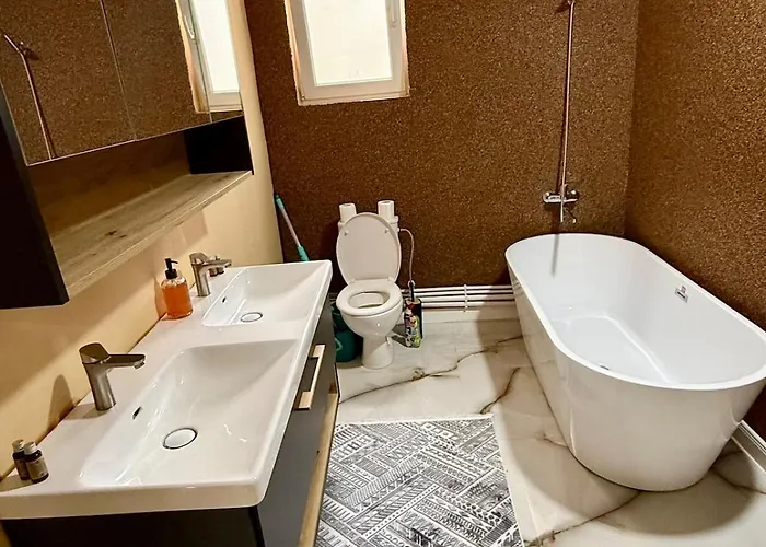 Appartamento 3 Curte Parcare Privata Centru Craiova