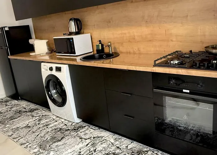 Appartamento 3 Curte Parcare Privata Centru *